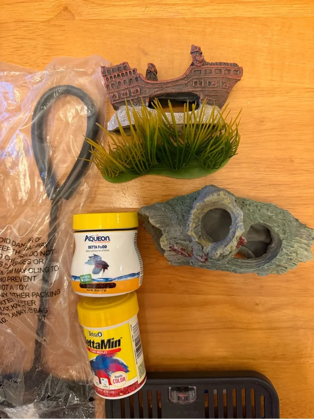 Large bundle of fish aquarium supplies. Pet smart. Top fin.